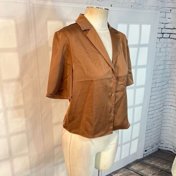 House of Harlow Short Sleeve Collar Button Down Satin Brown Crop Blouse Sz S NWT - Picture 4 of 12